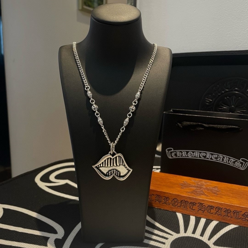Ch**me He**ts necklaces